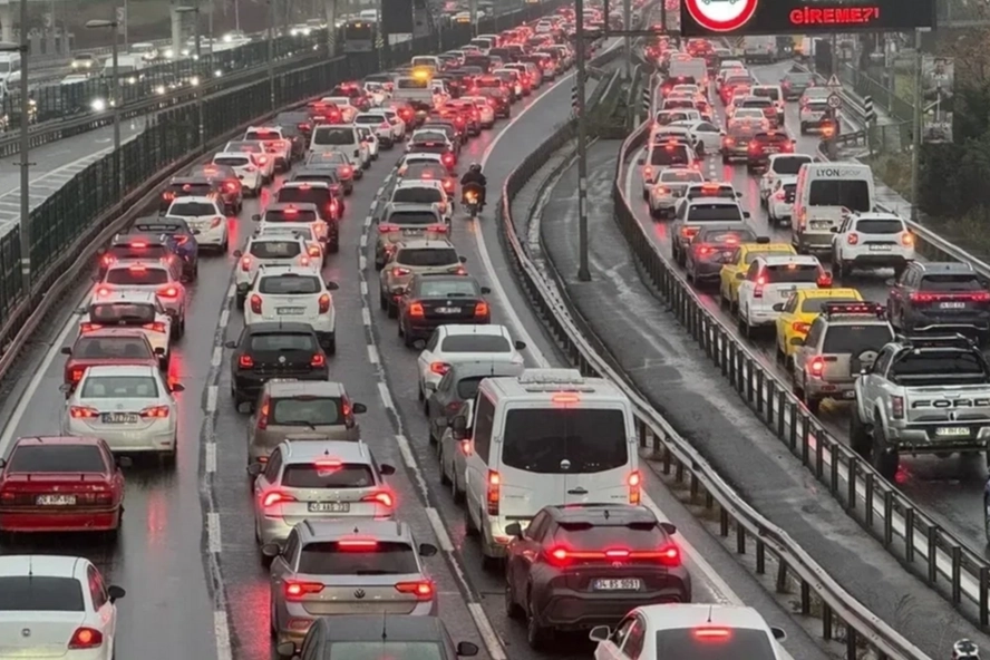 Türkiye'de 2025’te 2,37 milyon taşıtın trafiğe kaydı yapıldı...Trafikteki toplam taşıt 34 milyona yaklaştı