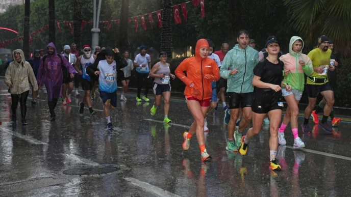 16. Uluslararası Adana Kurtuluş Yarı Maratonu koşuldu