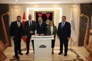  Ak Parti Genel Başkan Yardımcısı Zorlu, Başkan Şahin’i makamında ziyaret etti