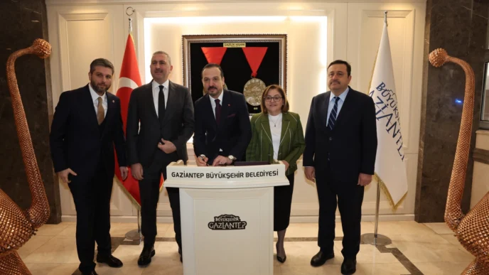  Ak Parti Genel Başkan Yardımcısı Zorlu, Başkan Şahin’i makamında ziyaret etti