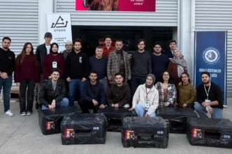 Bursa'da üniversiteli gençlerden sokak hayvanlarına sıcak yuva