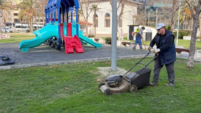 Bursa Gemlik'te üst yapı ve bakımda yoğun mesai