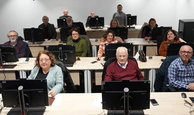 Denizli Büyükşehir’den 65 yaş üstüne dijital eğitim desteği