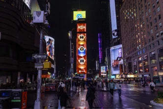 Gençlerin sosyal yaşamları globalleştiğinde: WePlay, Times Meydanı'nı aydınlatıyor