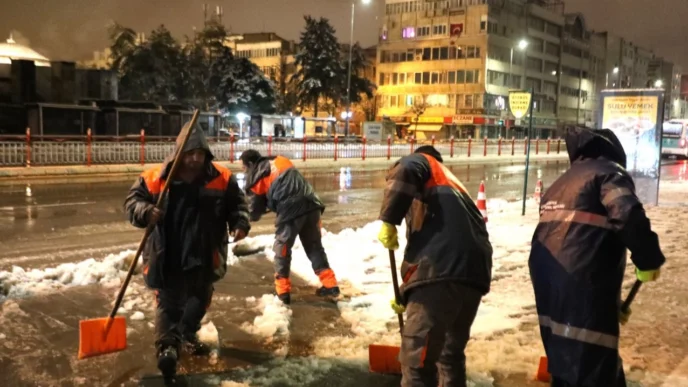 Kayseri Melikgazi karla mücadele için sahada