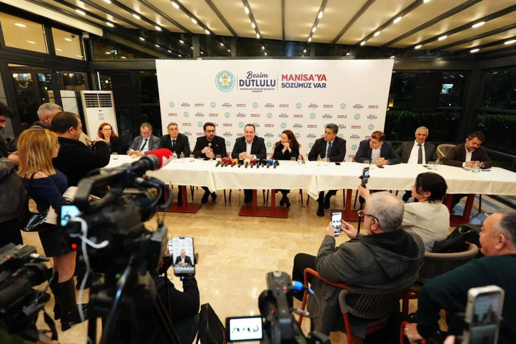 Manisa'da Başkan Dutlulu gazetecilerle buluştu