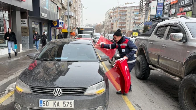 Nevşehir’de sokaklar Türk bayraklarıyla donatıldı