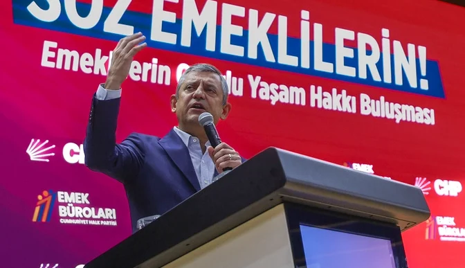 Özgür Özel: “Emekli artık zam değil; sandık istiyor”