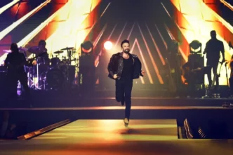Tarkan özlemi son buldu... Megastar İstanbul'da hayranlarıyla kucaklaştı
