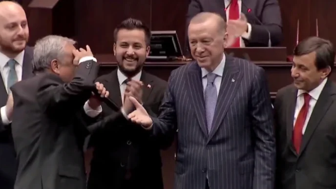 TBMM'de AK Parti'nin sayısı 275'e yükseldi... Hasan Ufuk Çakır, Erdoğan'a selam durdu