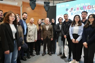 Başkan Bozbey gençlerle kahvaltıda buluştu