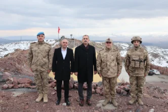 Ağrı Dağı Hazzep Tepe Modüler Üs Bölgesi’nde iftar vakti