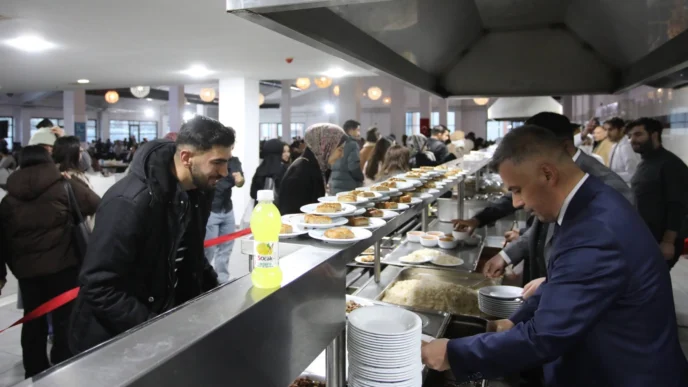 AİÇÜ’de ilk iftar öğrencilerle açıldı
