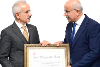 Bakan Uraloğlu'na Malatya'dan fahri berat
