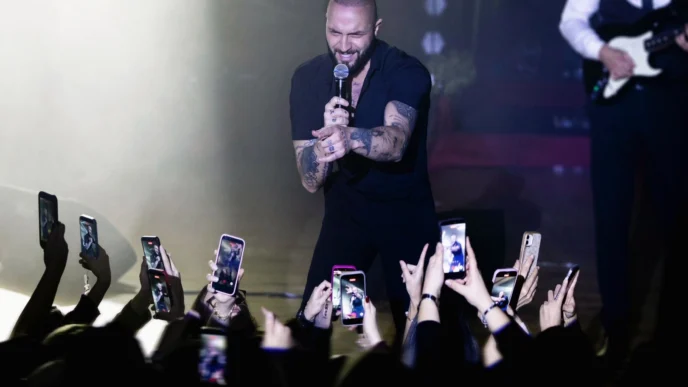 Berkay'dan sahnedeyken duygusal veda