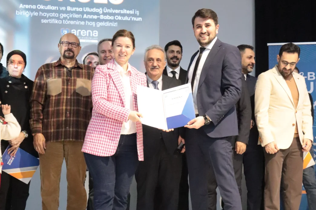 Bursa'da 'Arena Anne Baba Okulu'nda sertifika heyecanı