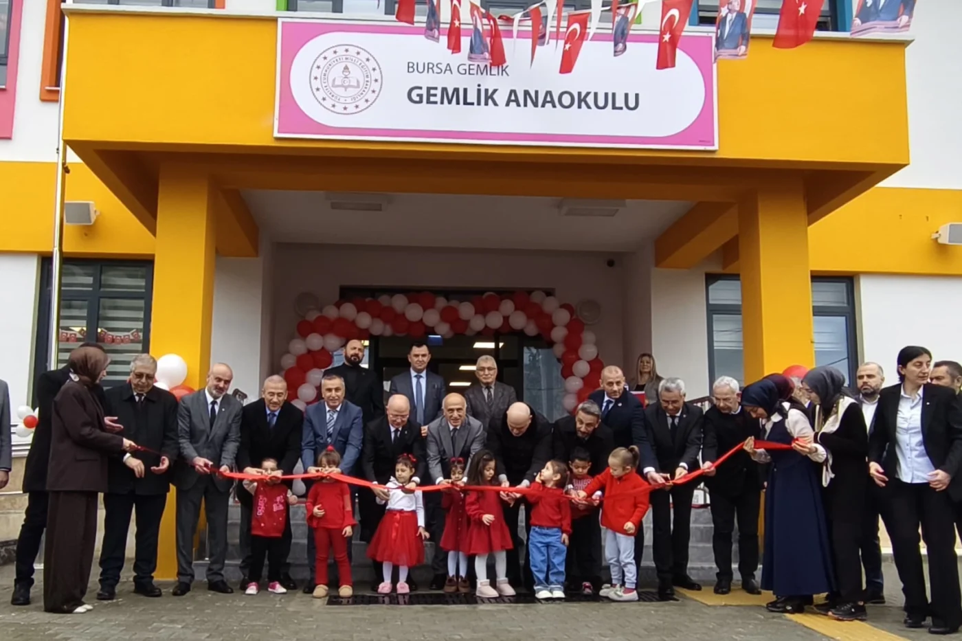 Bursa'da Gemlik ilçesinde anaokulu törenle açıldı