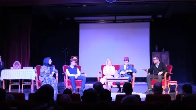 Bursa İnegöl’de “Puşide-i Siyah” tiyatro sösterisi sahnelendi
