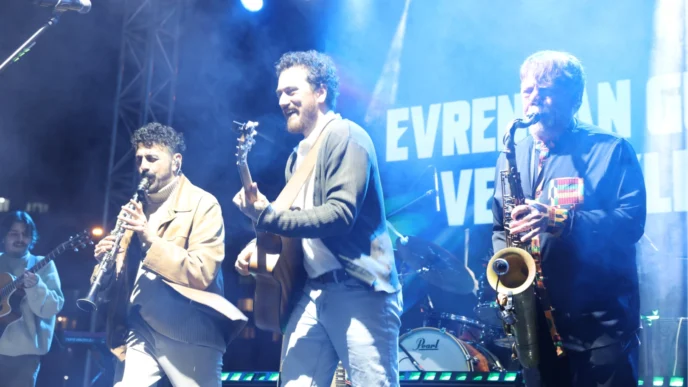 Bursa Nilüfer Genç Caz Evrencan Gündüz ile final yaptı