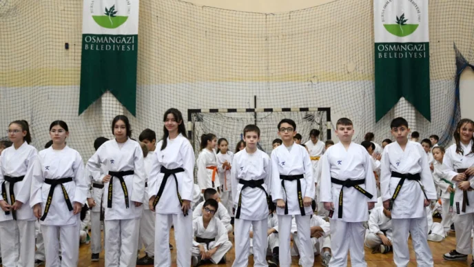 Bursa Osmangazi’de 300 karateci kuşak sevinci yaşadı