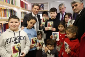 Bursa Osmangazi’de Yeni Gezici Kütüphane hizmete başladı