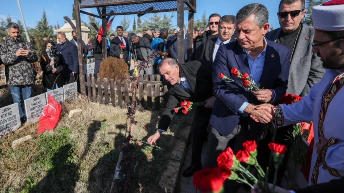 CHP Genel Başkanı Özgür Özel Adıyaman'da... Deprem şehitliğini ziyaret etti