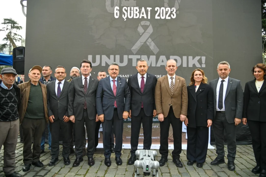 Depremde can veren vatandaşlar Trabzon'da anıldı