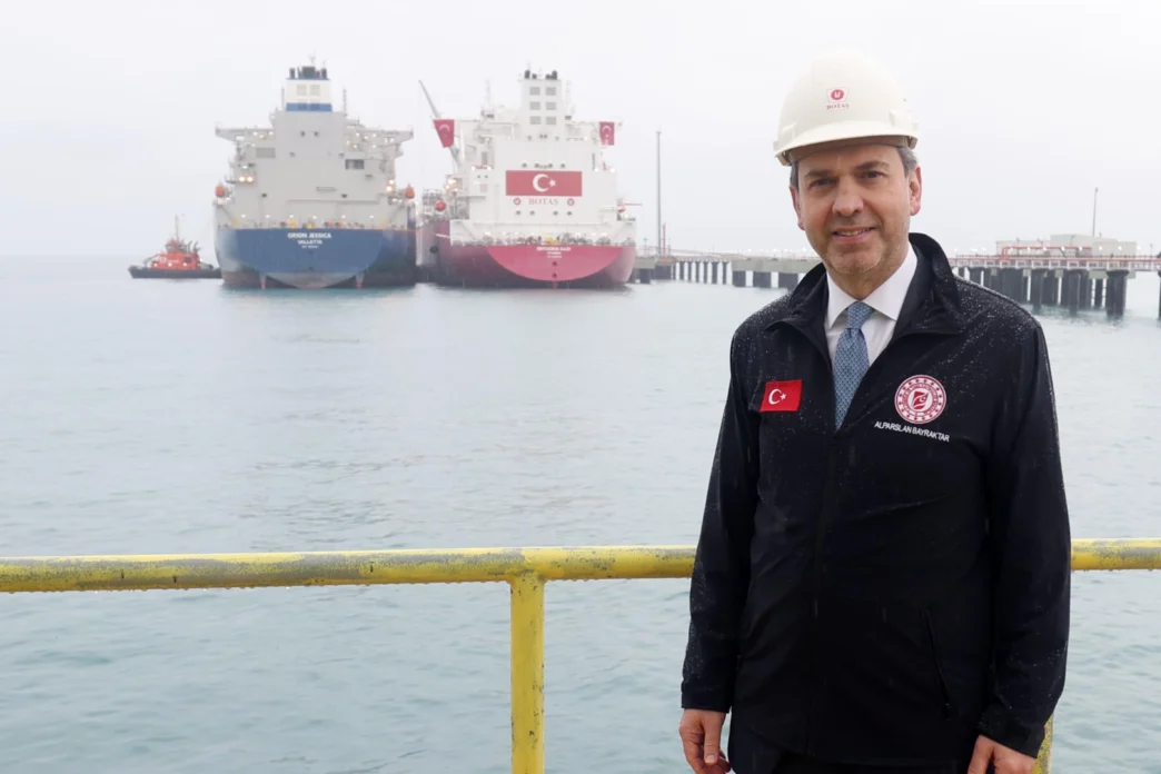 Ertuğrul Gazi FSRU’da kritik transfer... Türkiye'nin gazlaştırma kapasitesi 200 milyon metreküpe çıkıyor