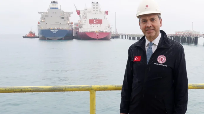 Ertuğrul Gazi FSRU’da kritik transfer... Türkiye'nin gazlaştırma kapasitesi 200 milyon metreküpe çıkıyor