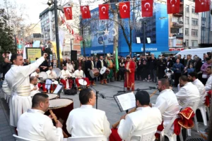 İlahi ezgiler Kocaeli Cumhuriyet Bulvarı’nda yankılandı