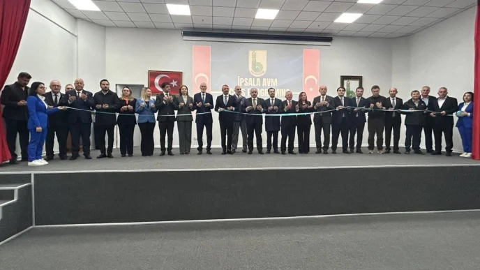 İpsala AVM kapılarını açtı