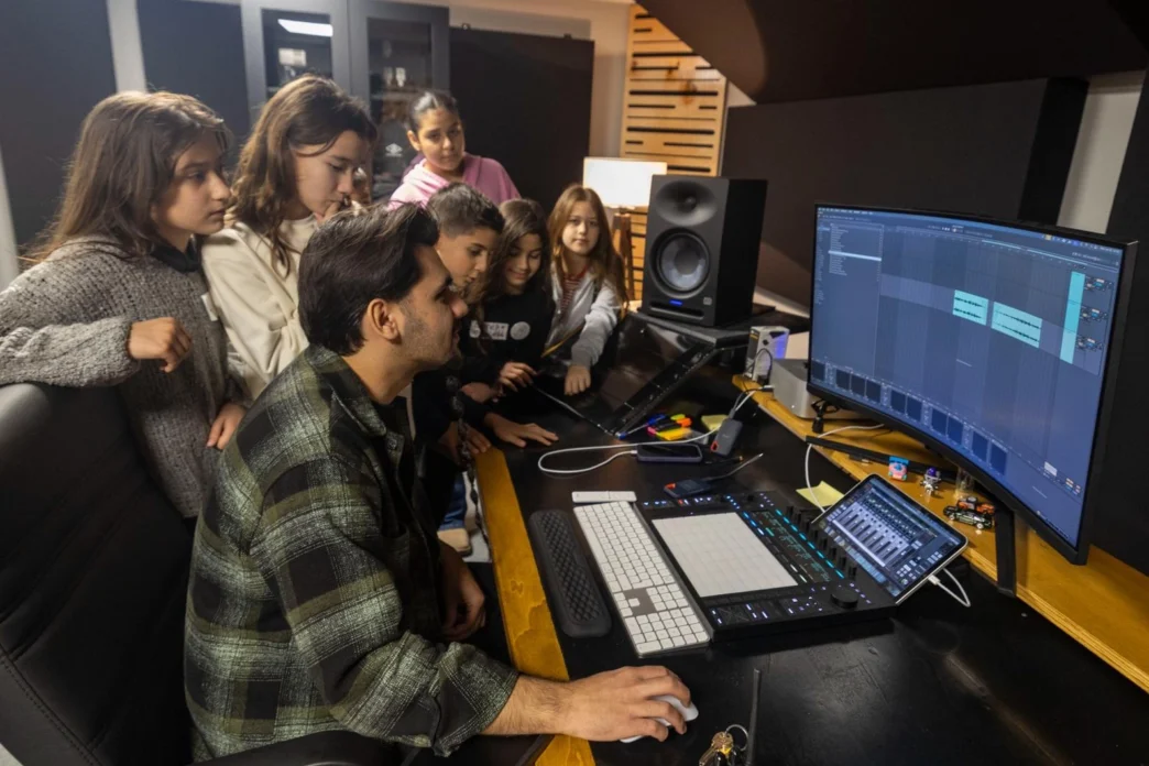 İzmir'de Çocuk Meclisi üyeleri kayıtta