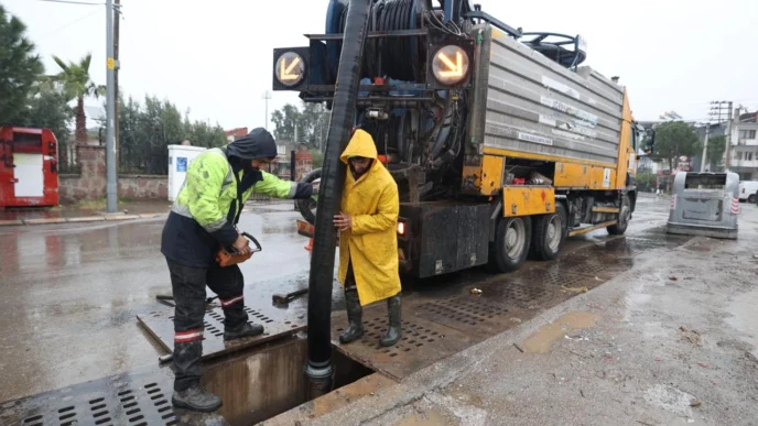 İzmir’de sağanak yağışa karşı seferberlik