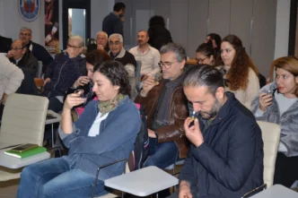 İzmir Efes Tarlası'nda zeytinyağı tadım etkinliğine yoğun ilgi