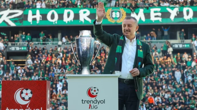 Kocaeli'de Başkan Büyükakın'dan 3 puana 3'lü kutlama