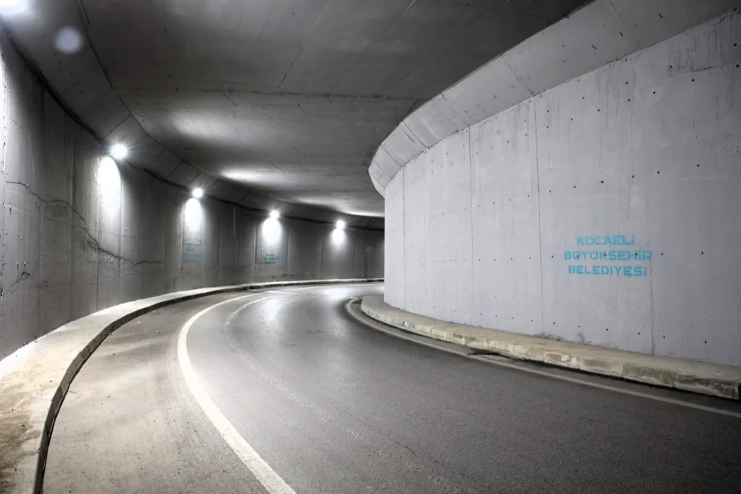 Kocaeli'de Şehir Hastanesi alt geçidi ışıl ışıl oldu