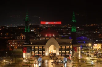 Kocaeli Büyükşehir'den Kartepe Meydanı'na yeni cami