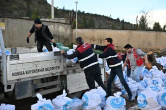 Manisa'da ihtiyaç sahiplerine yürek ısıtan destek