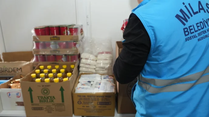 Milas'tan ihtiyaç sahiplerine gıda kolisi desteği