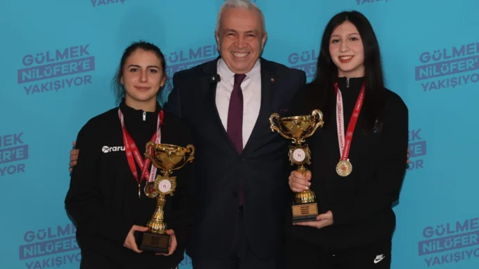 Nilüfer'in şampiyon kızlarından Başkan Özdemir'e kupa ziyareti