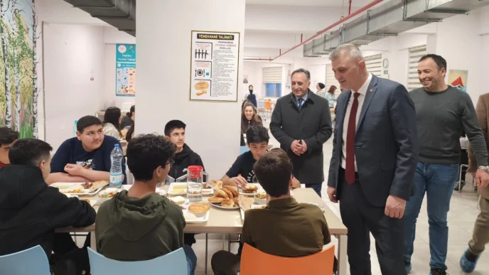 Ramazan Bereketi Gölcüklülerle paylaşılıyor