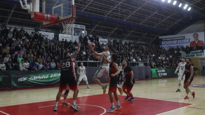 Sakarya potasında taraftar önünde net galibiyet