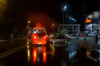 Düzce'de belediye otobüsü, elektrikli bisiklete çarptı