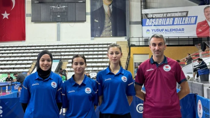 Trabzon Büyükşehir kadın masa tenisi takımı zirvede