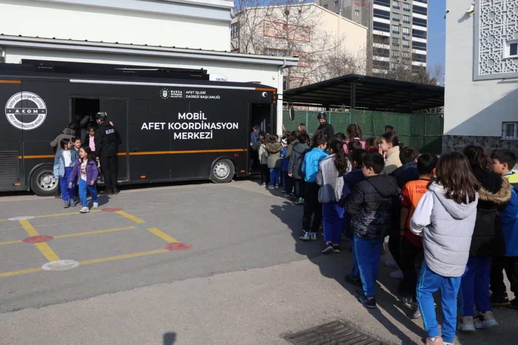Bursalı miniklere Büyükşehir'den afet eğitimi