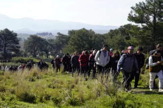 İzmir'de gençler baharı doğayla karşıladı