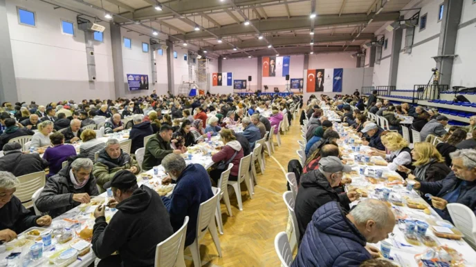 İzmir Büyükşehir’in iftar sofrası Foça’da kuruldu