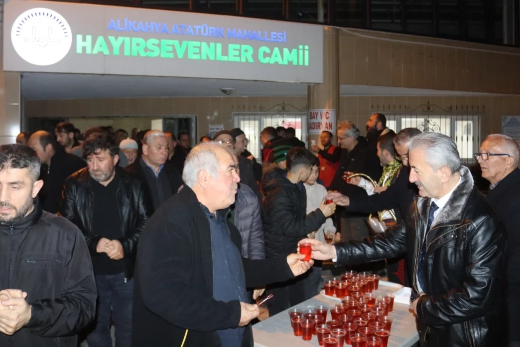 İzmit Belediyesi'nden Alikahya’da teravih ikramı