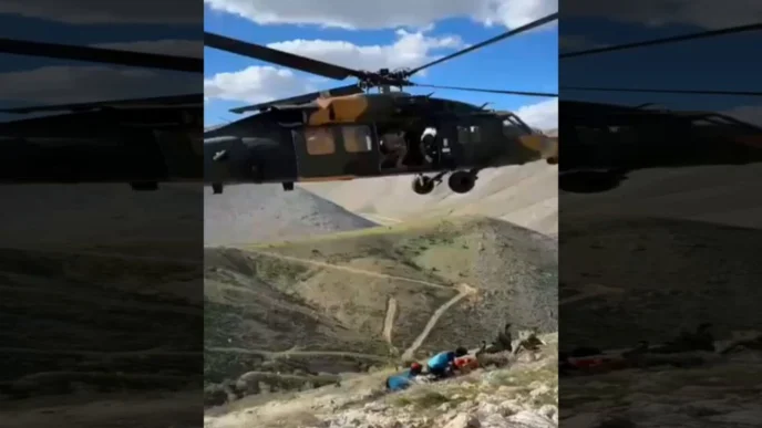 Adıyaman'da dağlık arazide yaralanan vatandaş helikopterle kurtarıldı