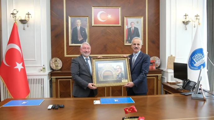 Bakan Uraloğlu Çorum Belediyesi’ni ziyaret etti